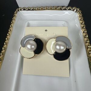 #11 KATE spade Black, Gray & Cream Enamel Pearl Flower Clip-On Earrings